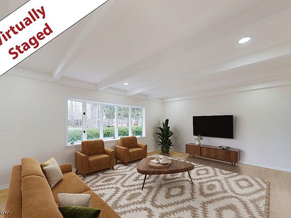 3rd image of 7453 Hollycroft Ln