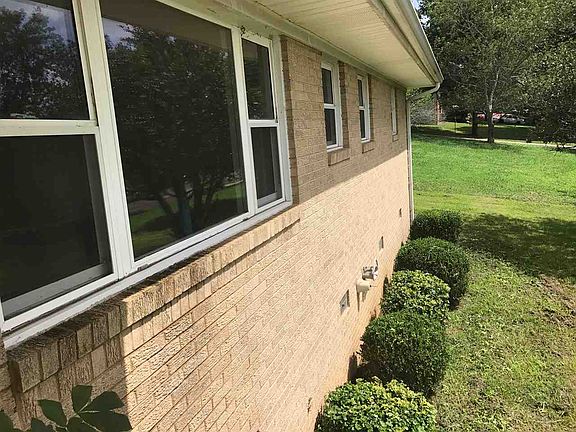 3rd image of 107 Belleview Dr SE