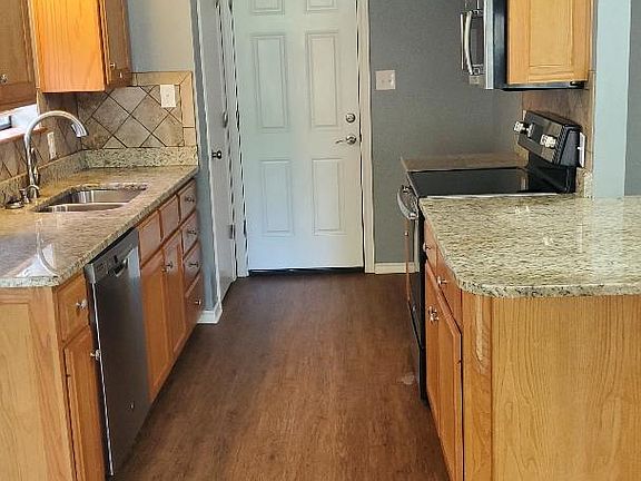 4th image of 103 Dell Dr