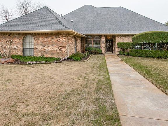 4th image of 1301 Crest Dr