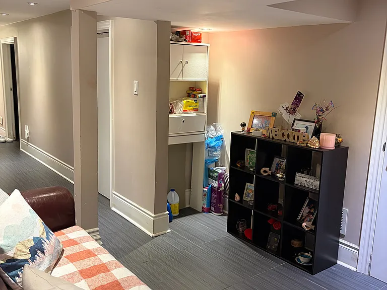 247 Lansdowne Ave #BASEMENT — Photo 10