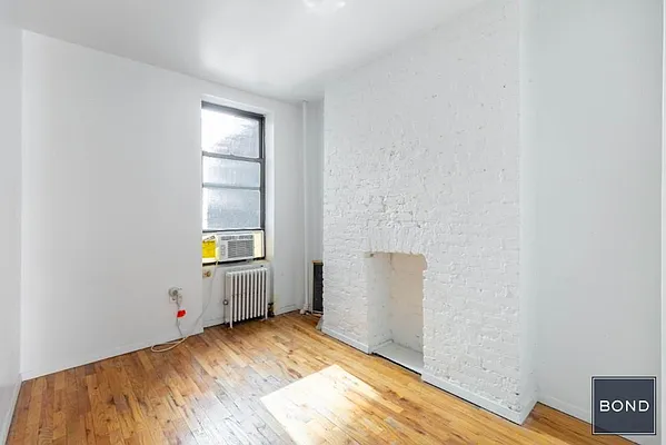 Rented by Bond New York | media 33