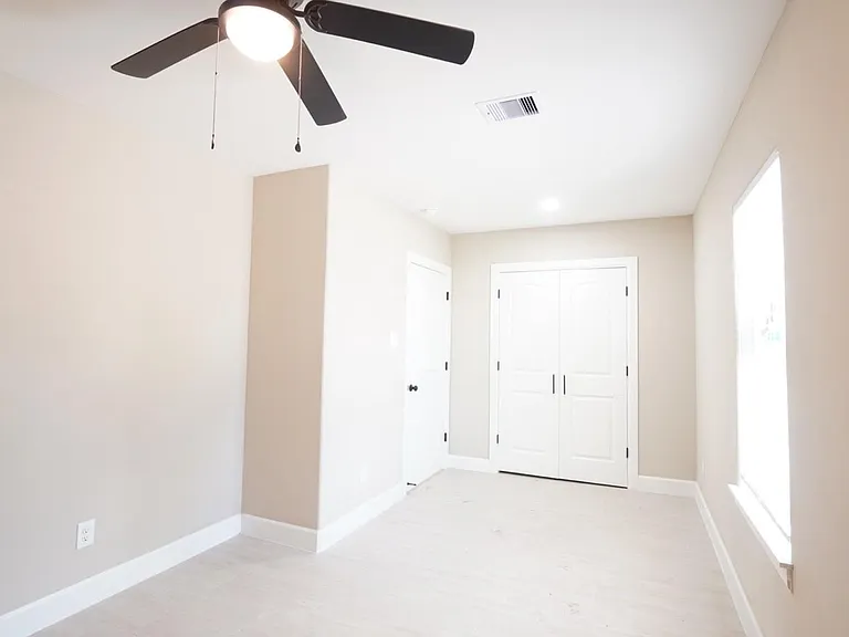 1206B Pinewood Ln — Photo 4