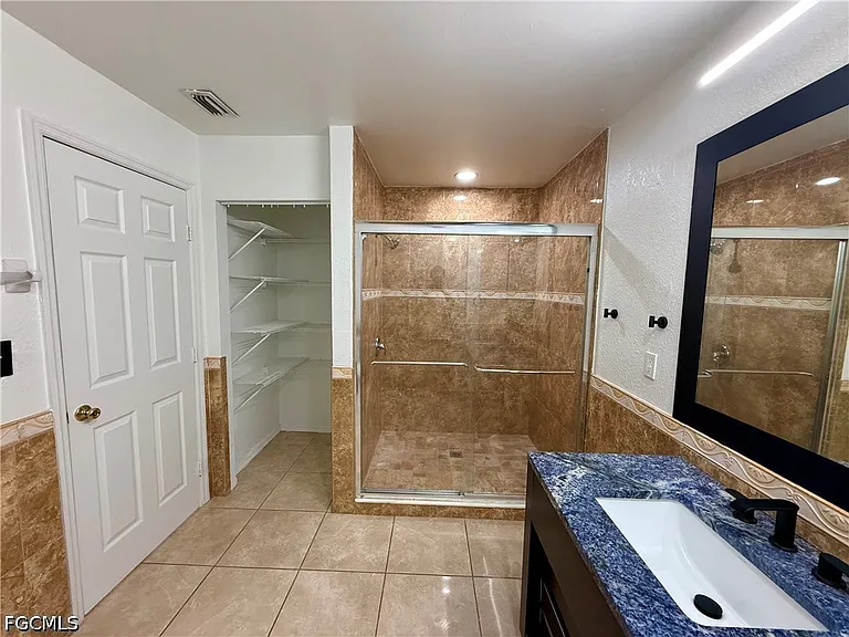 2209 NE 9th Ave — Photo 27