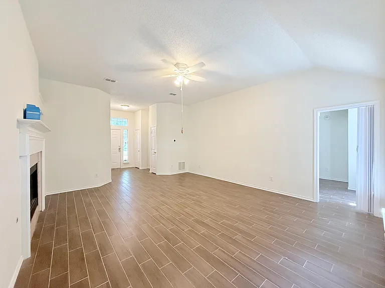 4512 Queenswood Dr — Photo 6