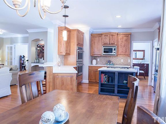 5th image of 2612 Penfold Ln