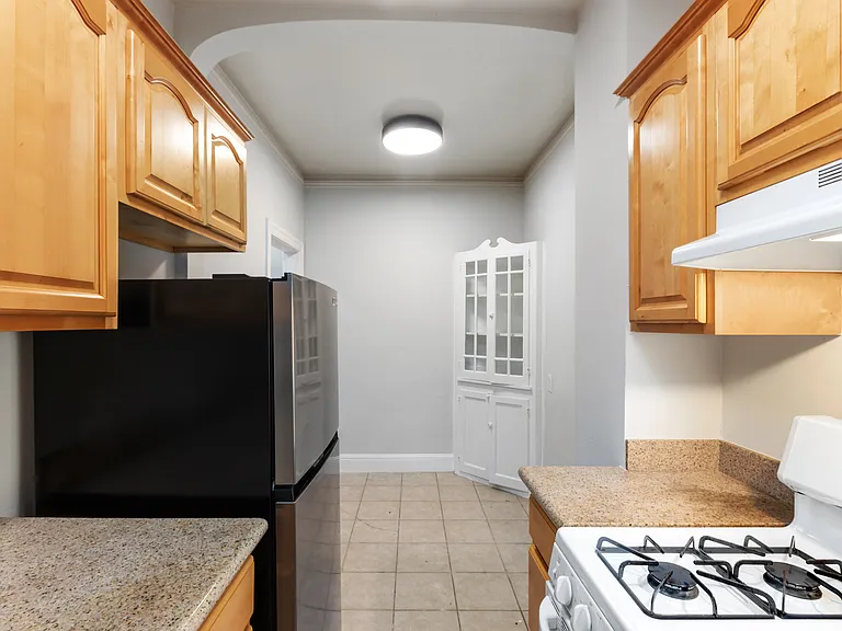 2040 Jefferson St #205 — Photo 6