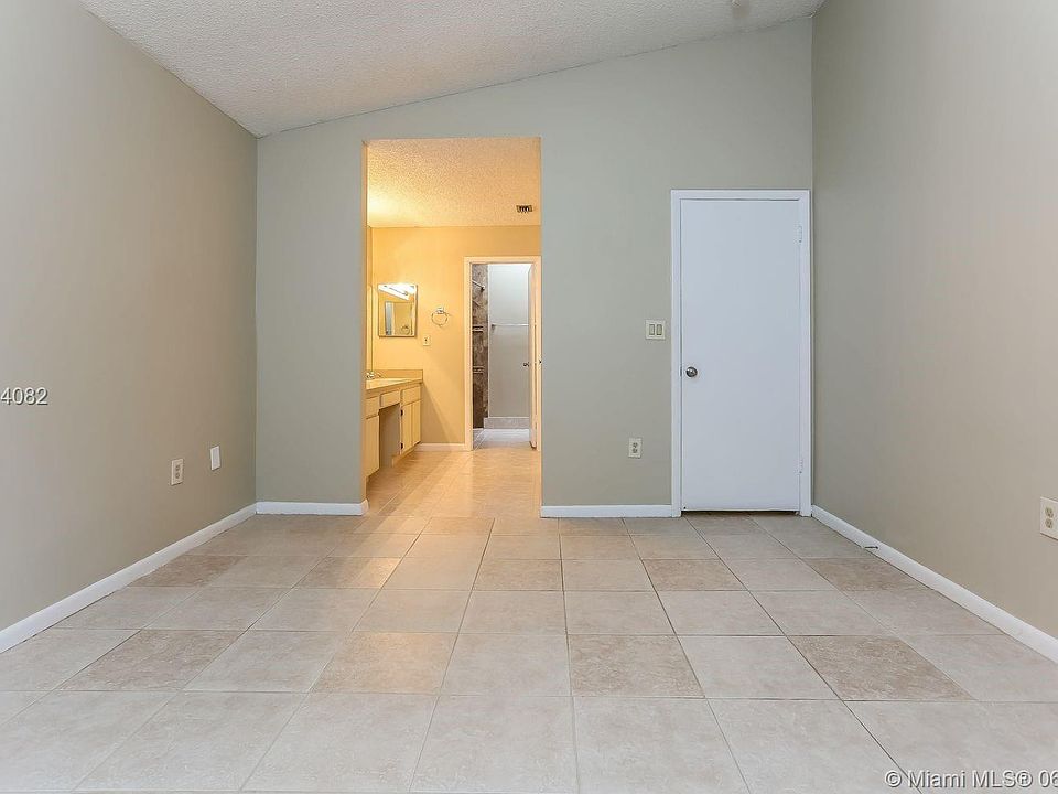 1st image of 5911 Leeds Ln
