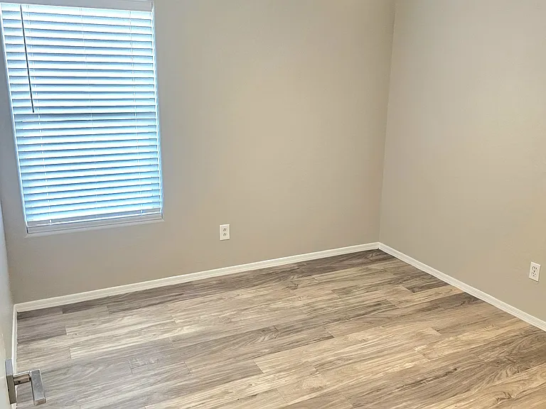 1111 E Chelsea Dr — Photo 17