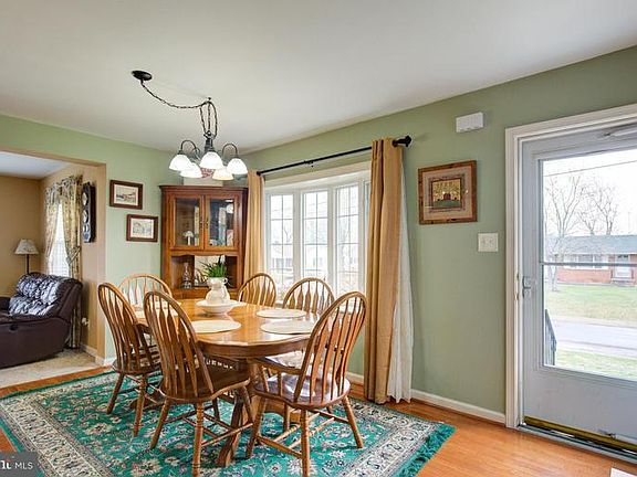 3rd image of 110 Blossom Dr