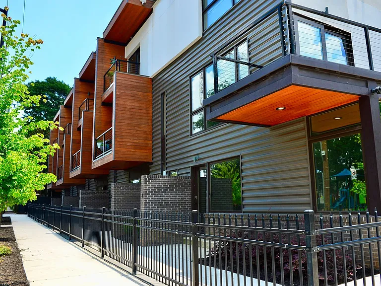367 Parkway Dr NE #8 — Photo 1