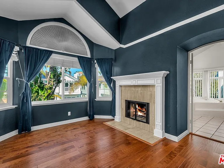 7513 W 83rd St — Photo 30