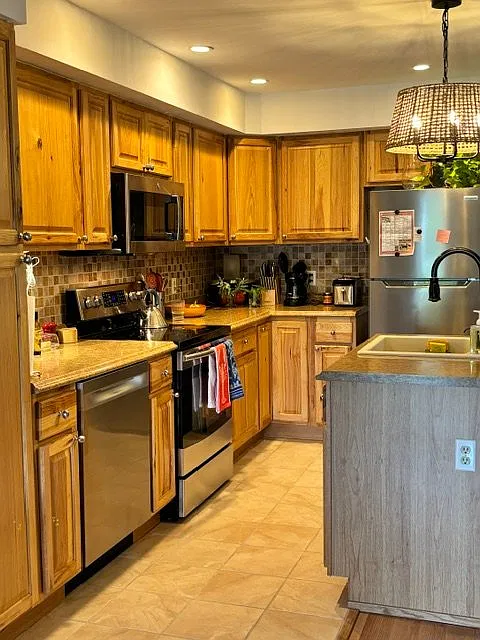 Enjoy One Floor Living and Move in Condition, Fully Furnished, close to Pen Bay Hospital and Samoset — Photo 1