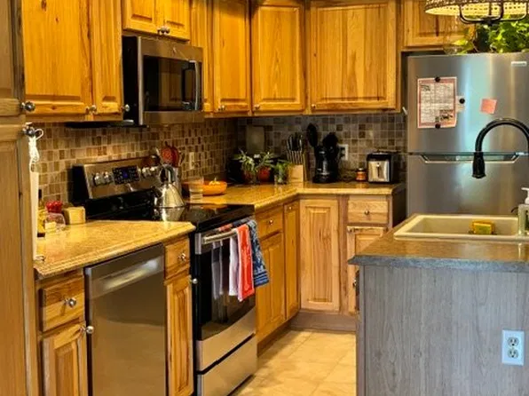 6 Hilltop Dr, Rockport, ME 04856