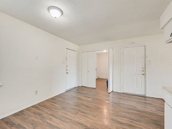 5th image of 102 Silver Creek Dr