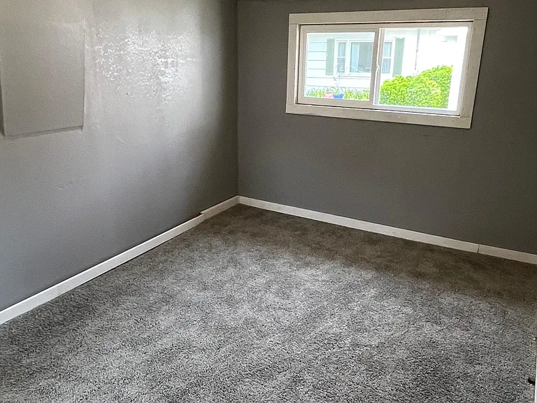 212 W Maple St — Photo 10