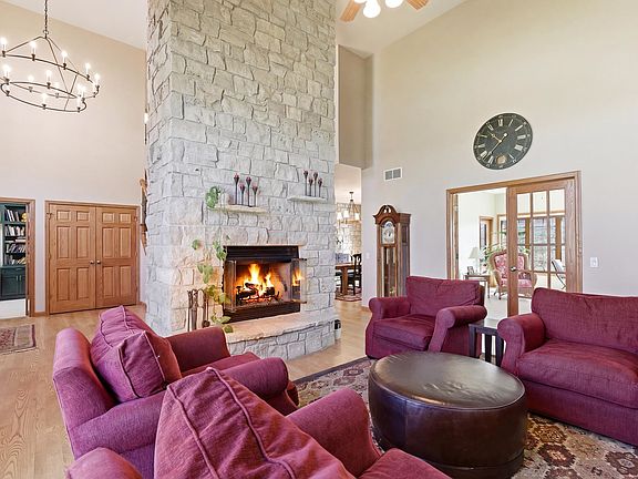 5th image of 1005 Stonebriar Dr