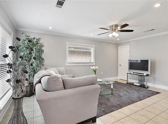 3rd image of 3569 W Loyola Dr