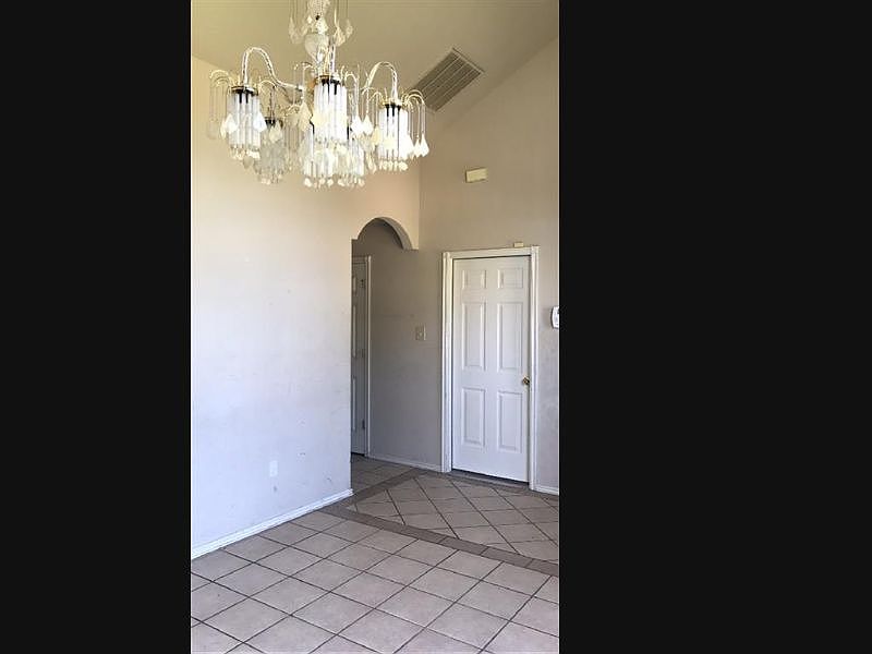 2nd image of 3509 NE 35th St