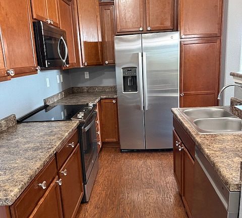 Kitchen w/ all new appliances