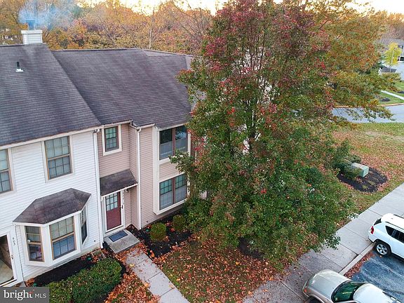5th image of 502 Essex Ct #502
