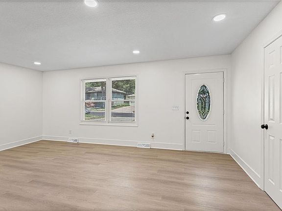 3rd image of 11810 Smalley Ave