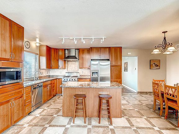 3rd image of 7943 Peach Point Ave