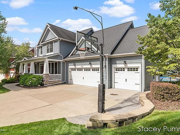 2nd image of 647 Village Springs Dr SE