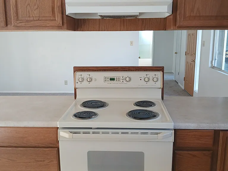 1075 S Linda Vista Dr — Photo 14