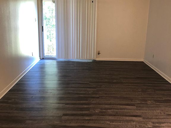 5th image of 4200 Maplewood Dr APT 103