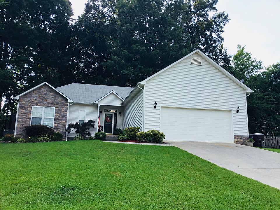 1st image of 945 Jasmine Ln