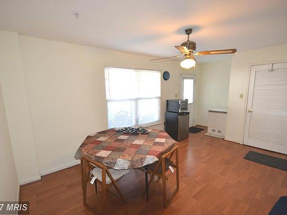 3rd image of 428 Blossom Ln