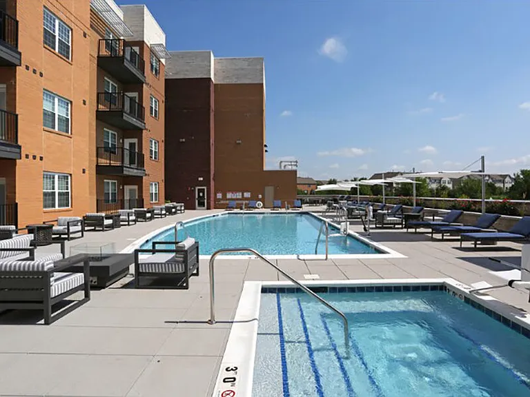 500 Station Apartments — Photo 30