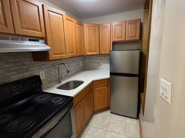 676 Beck St APT 2E