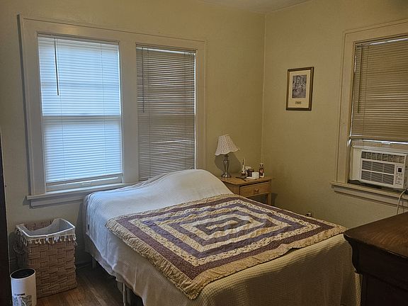 2nd image of 473 Howell St S #D