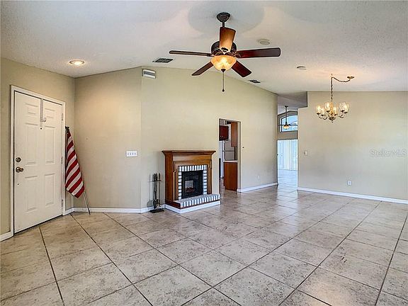 5th image of 805 Lewis Pl