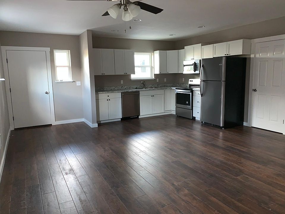 Open kitchen, living and dining area.