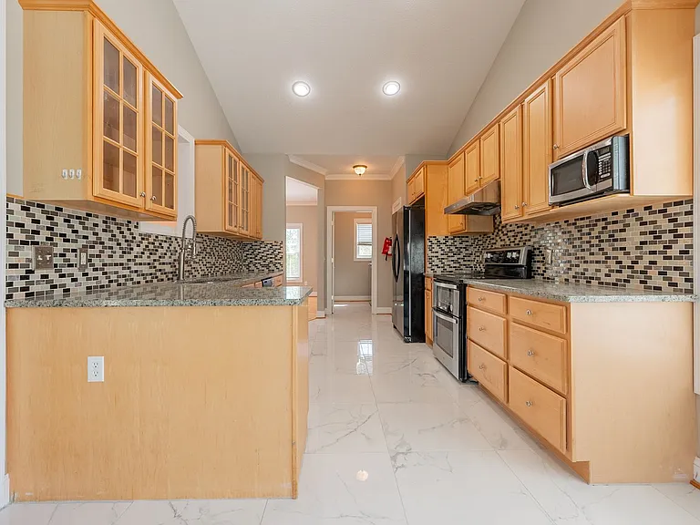1701 Stratford View Dr — Photo 15