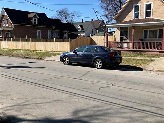 2nd image of 196 Babcock St