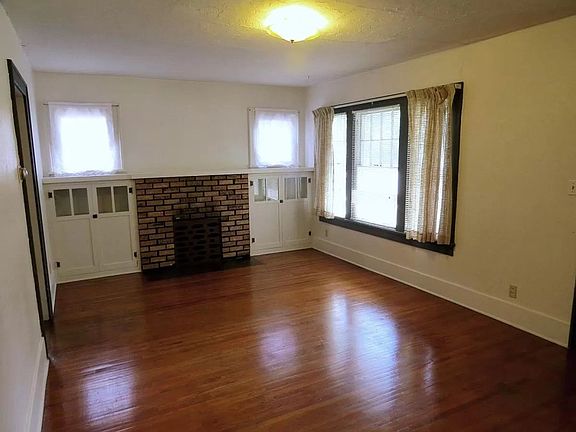3rd image of 310 1/2 E Elizabeth St