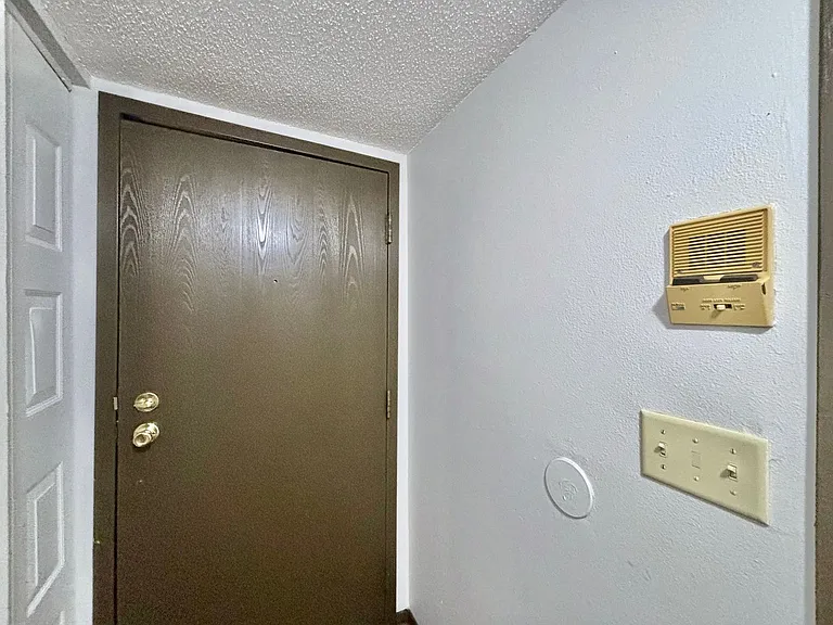 Breckenridge Davenport Apartments — Photo 32
