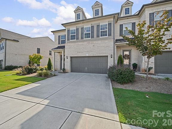 2nd image of 203 Heathbrook Ln