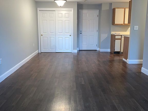 5th image of 1110 Blackstone Dr #10