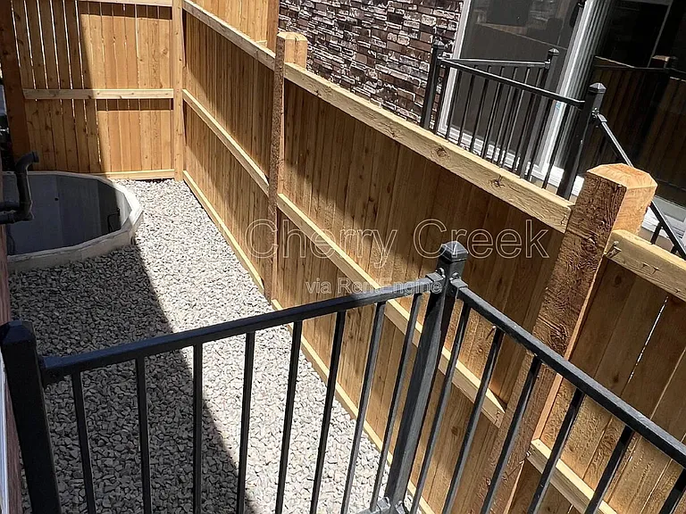 741 N Tempe St — Photo 40
