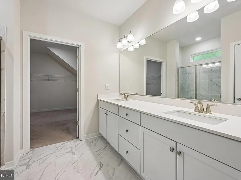 235 Congressional Ct — Photo 17