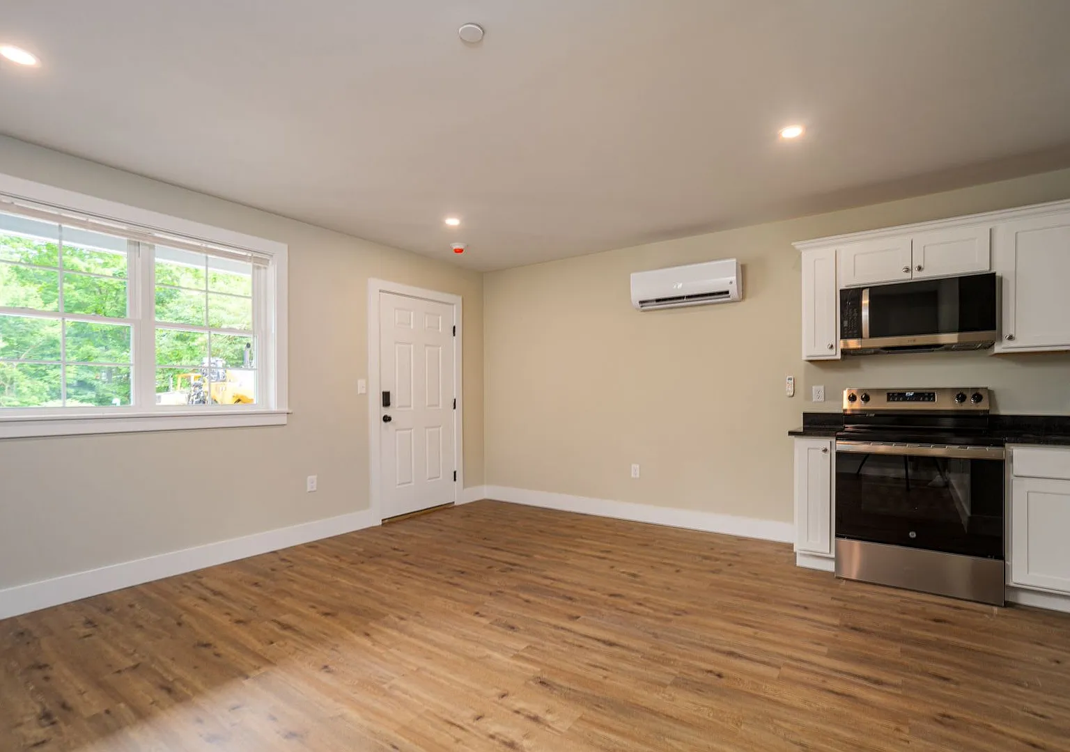 Woodside Village — Photo 4