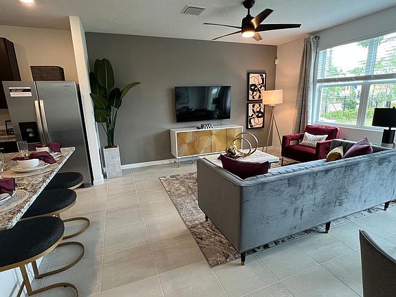 3rd image of 475 Salisbury Cir