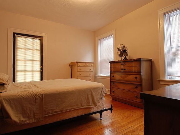 5th image of 7333 Dartmouth Ave