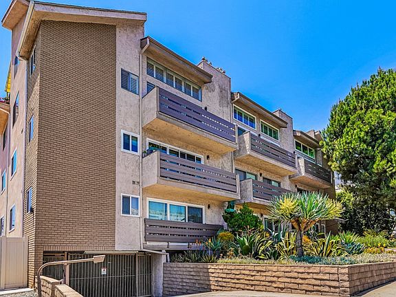 3rd image of 1021 N Crescent Heights Blvd APT 303