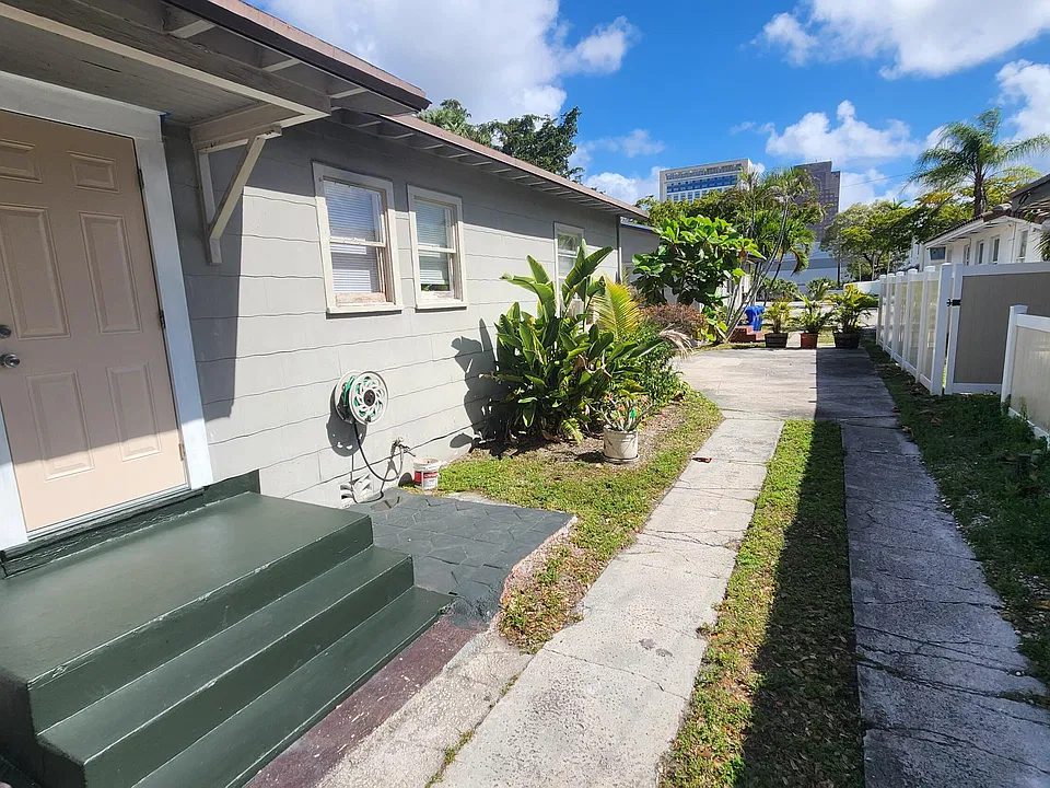 609 SW 4th Ave #4